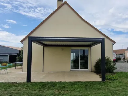 pergola aluminium attenante maison teloche