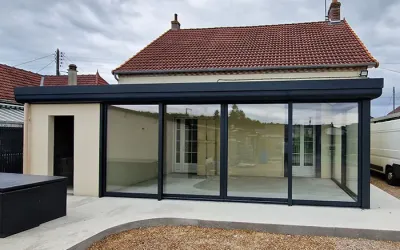 Véranda alu contemporaine à Changé