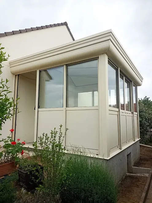 veranda corniche mouluree blanche saint gervais en belin