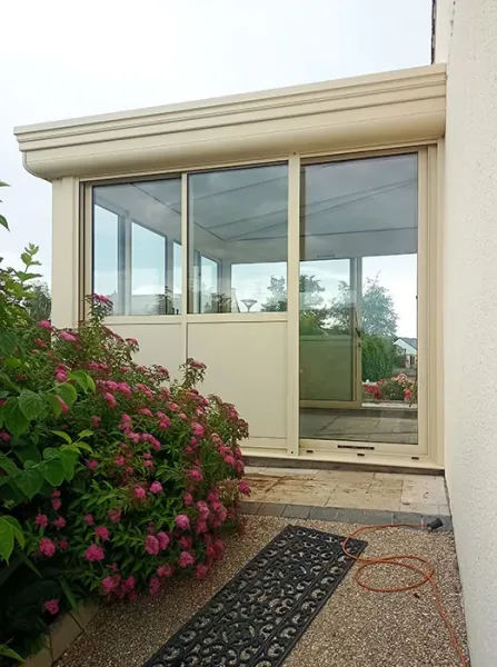 veranda corniche mouluree blanche saint gervais en belin