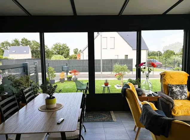 veranda contemporaine espace de vie confortable toutes saisons