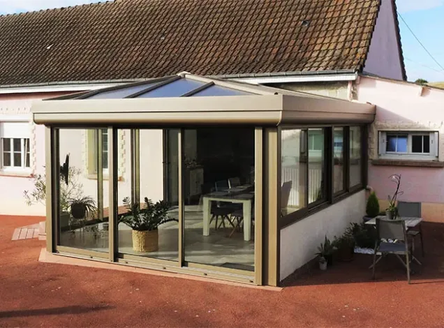 veranda contempraine harmonie parfaite avec habitation