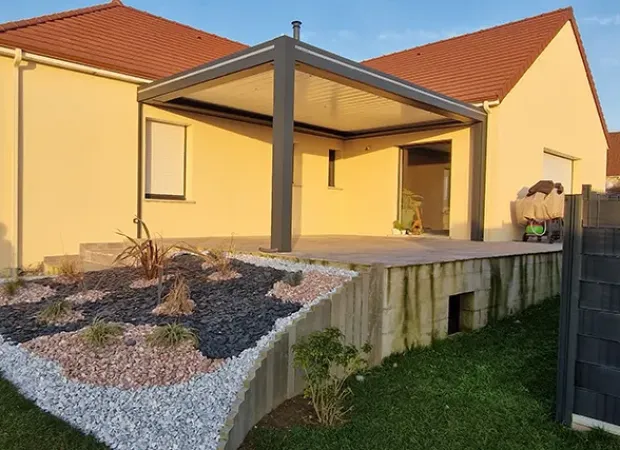 Installation d'une pergola attenante