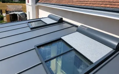 Installation de volets roulants de toiture ROLAX à Montaillé