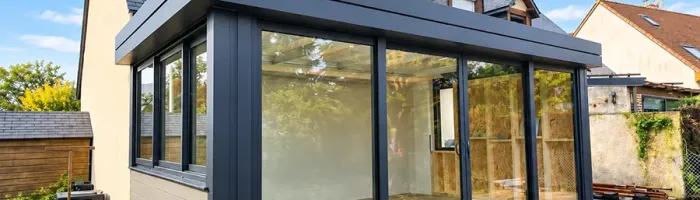 Installation d'une extension à toiture plate